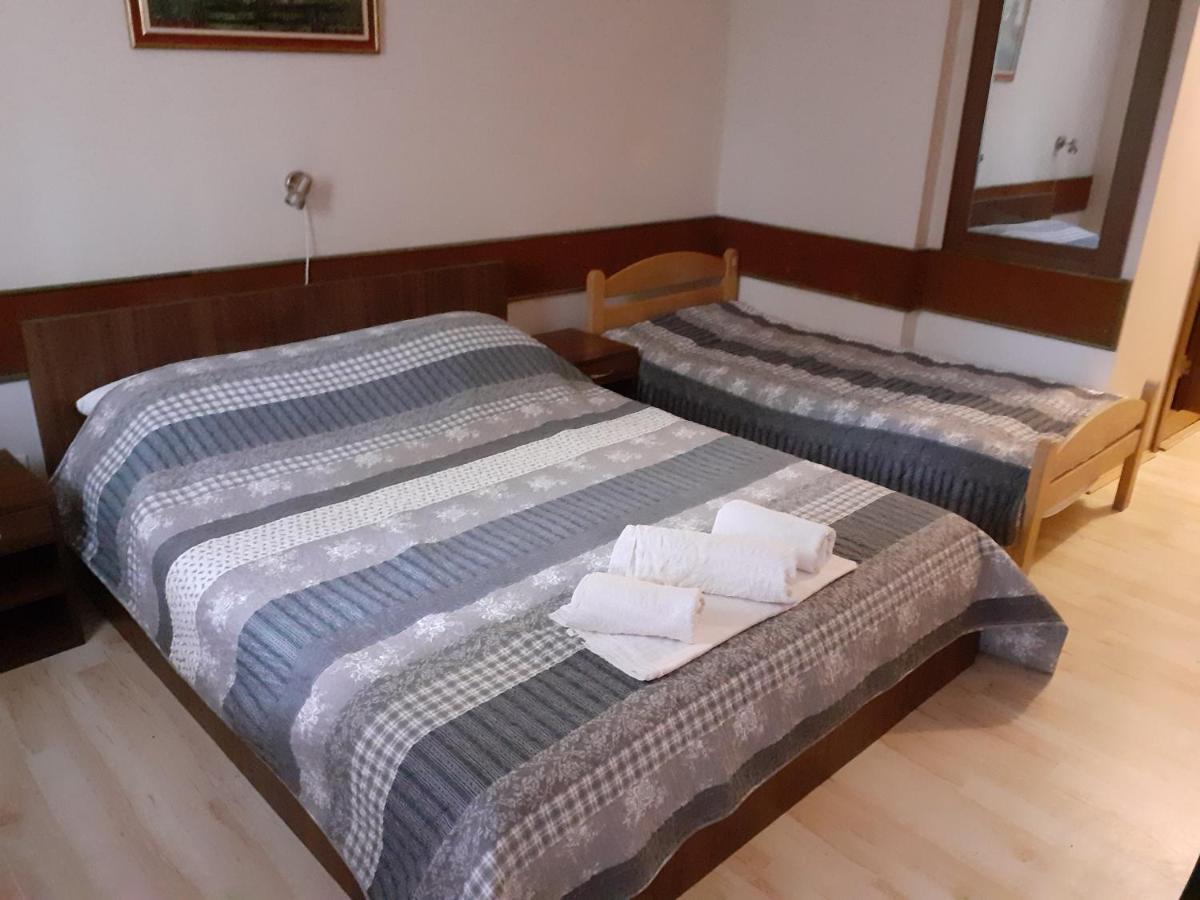 Restoran Sa Prenocistem Zitiste Hotell Exteriör bild