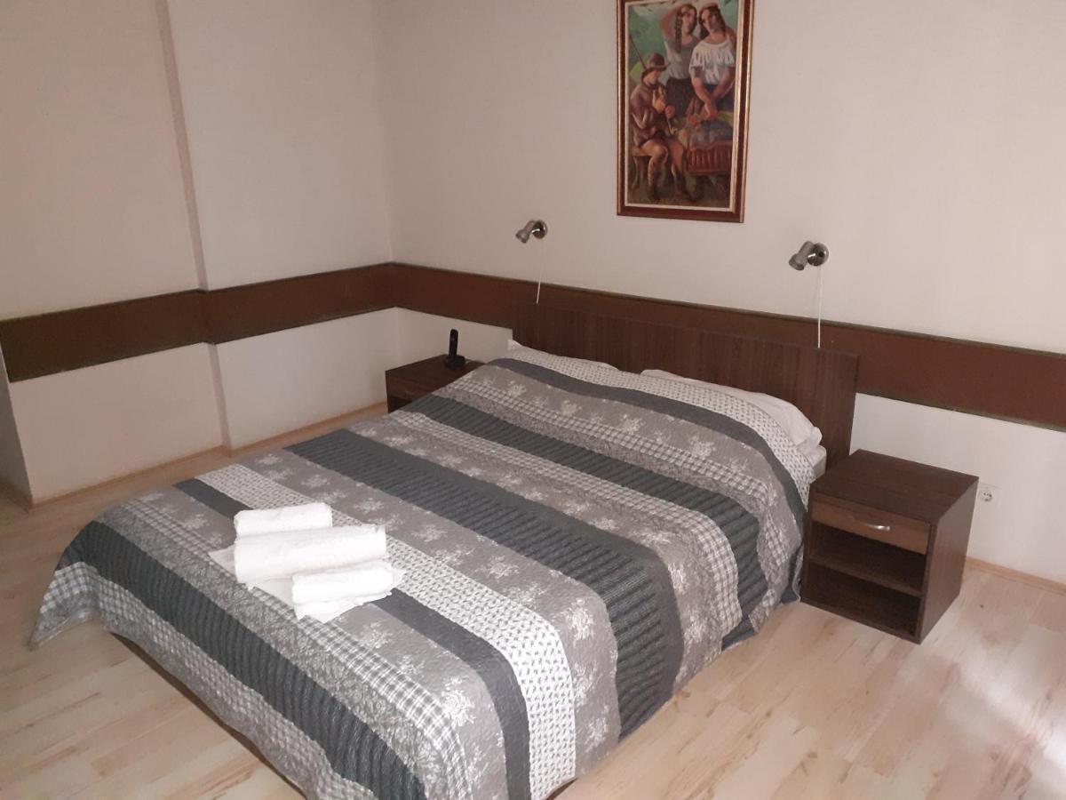 Restoran Sa Prenocistem Zitiste Hotell Exteriör bild