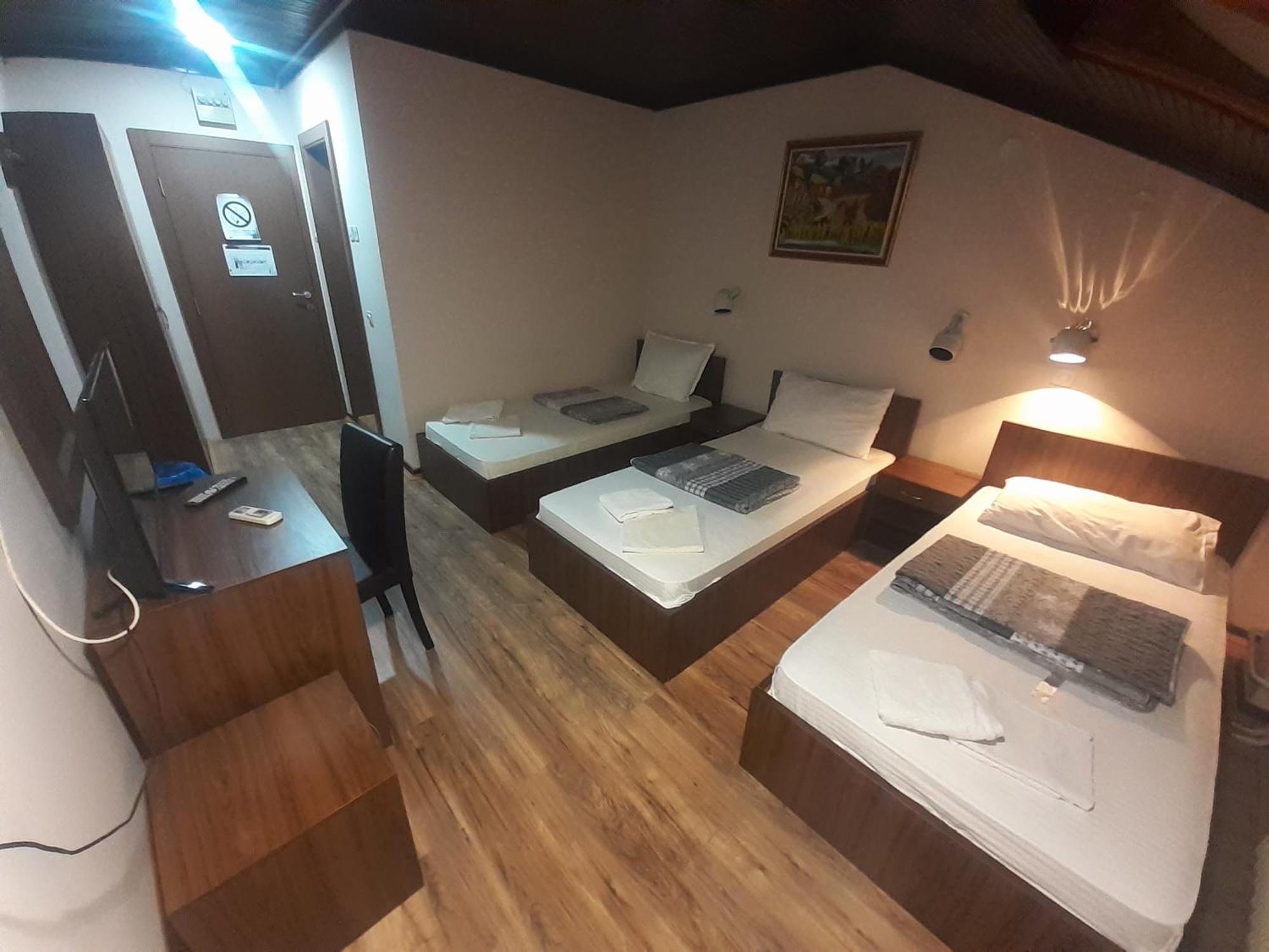 Restoran Sa Prenocistem Zitiste Hotell Exteriör bild