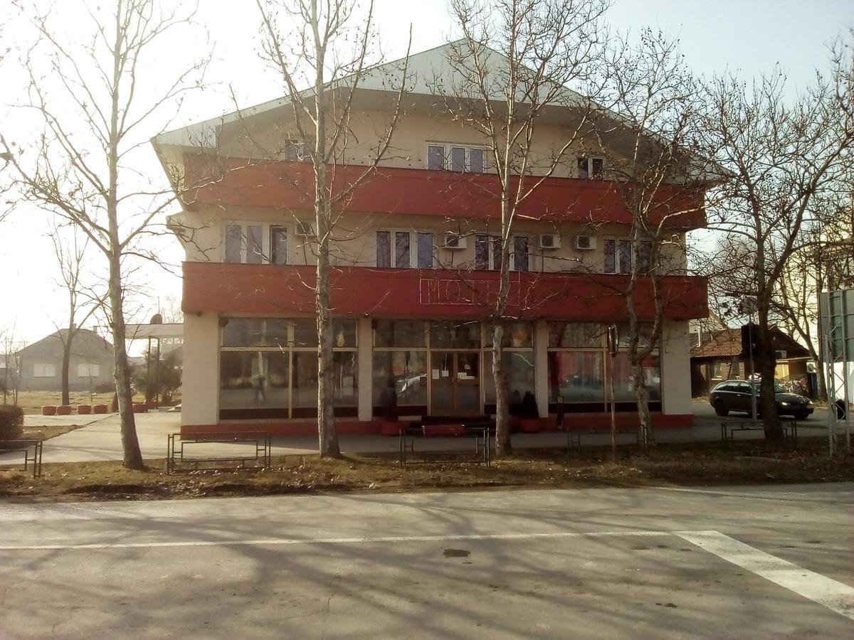 Restoran Sa Prenocistem Zitiste Hotell Exteriör bild