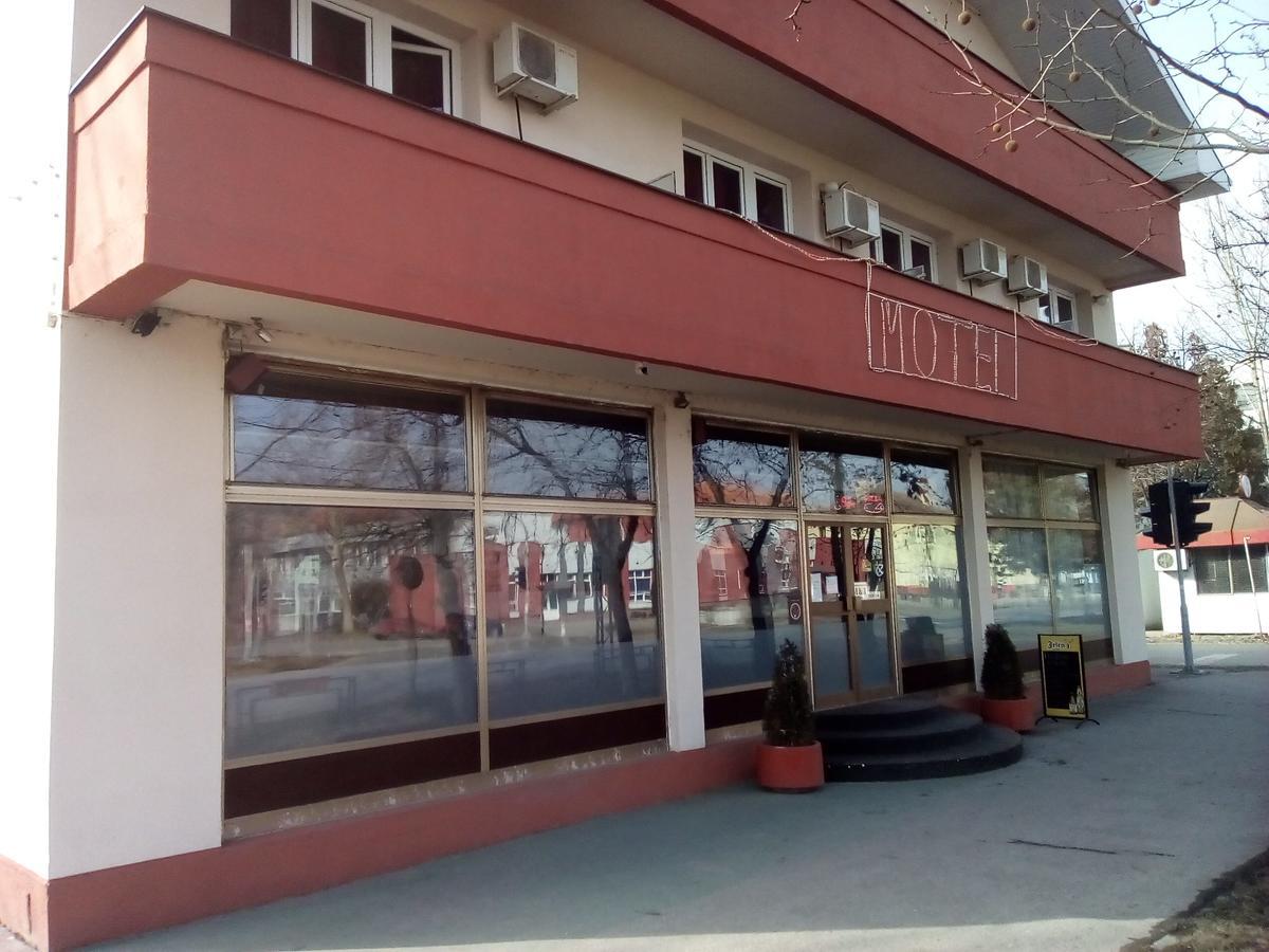Restoran Sa Prenocistem Zitiste Hotell Exteriör bild