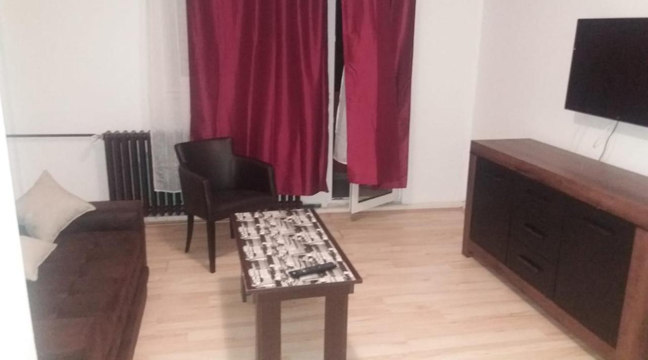 Restoran Sa Prenocistem Zitiste Hotell Exteriör bild