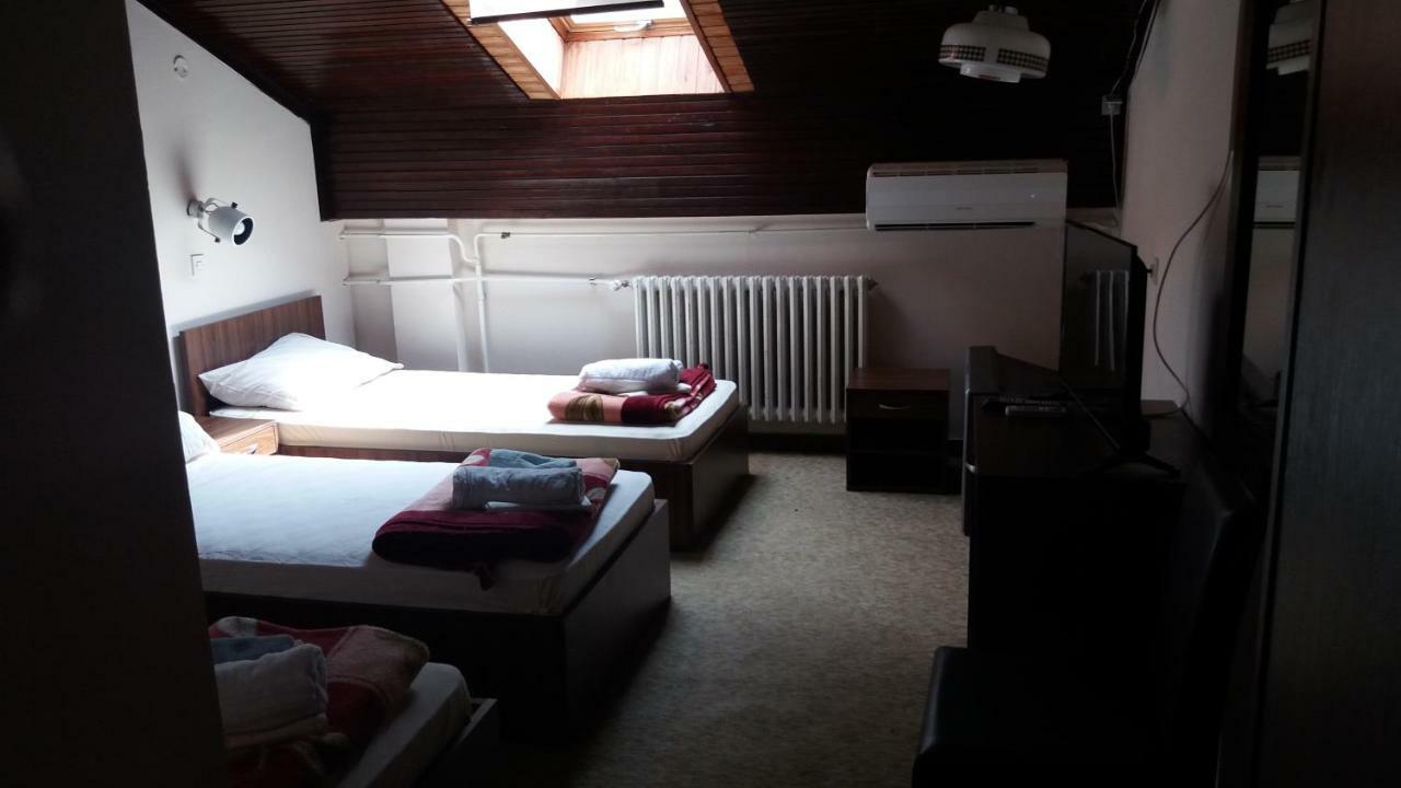 Restoran Sa Prenocistem Zitiste Hotell Exteriör bild