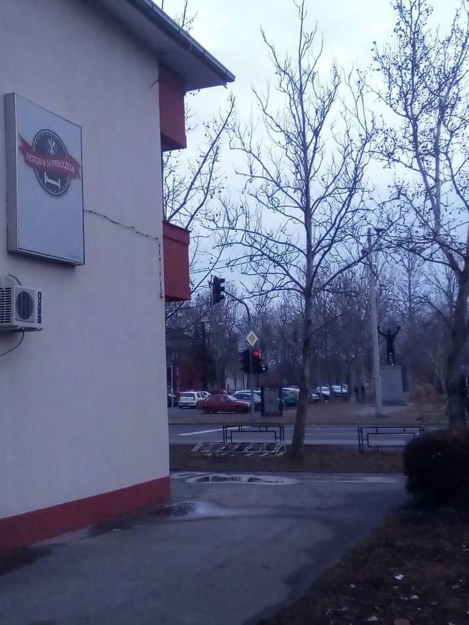 Restoran Sa Prenocistem Zitiste Hotell Exteriör bild