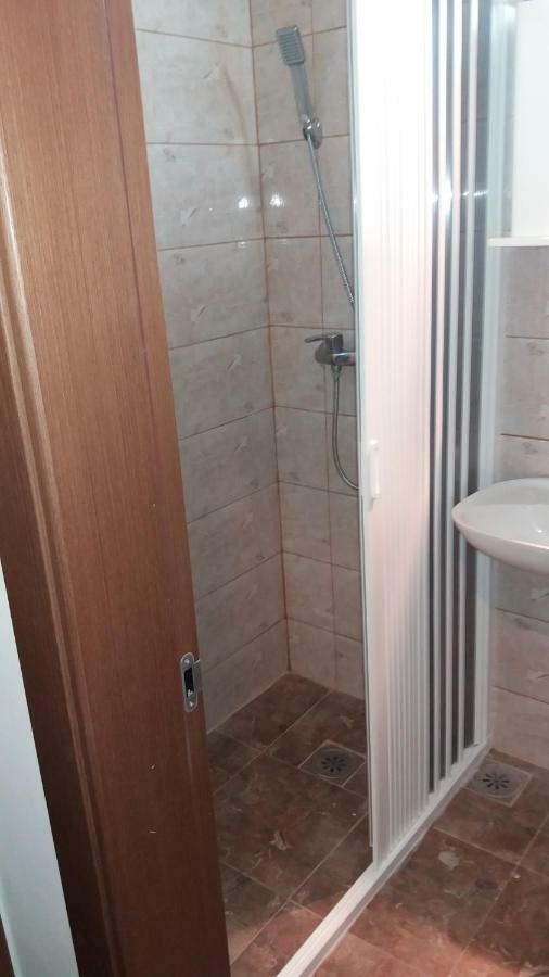 Restoran Sa Prenocistem Zitiste Hotell Exteriör bild